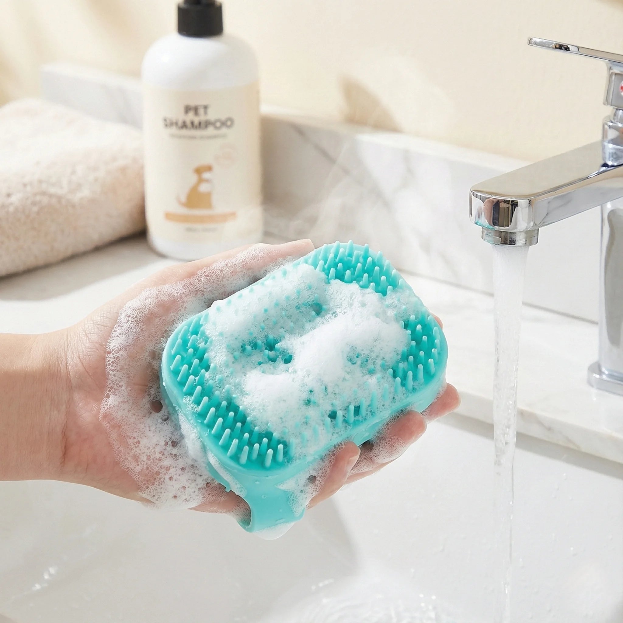 Pet Bath Massage Brush with Shampoo Dispenser - 2-in-1 Grooming Tool for Dogs & Cats